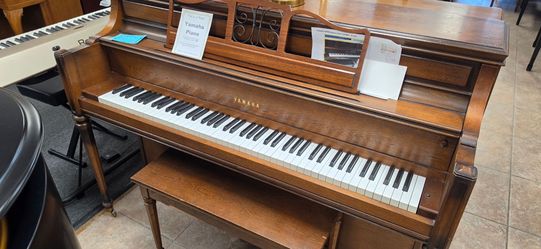 Yamsha Console Piano