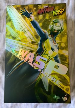 Hot Toys Marvel Ant Man and Wasp plus extra Wasp NEW