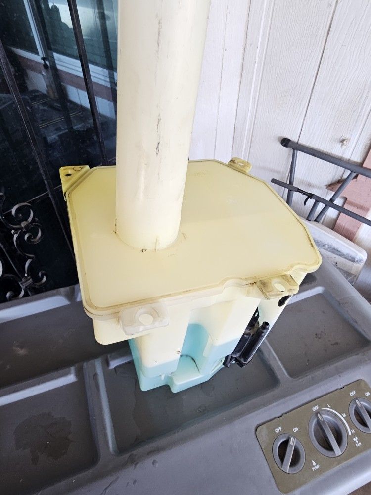 99-03  JAGUAR XJ8 WIPER FLUID TANK WITH PUMP