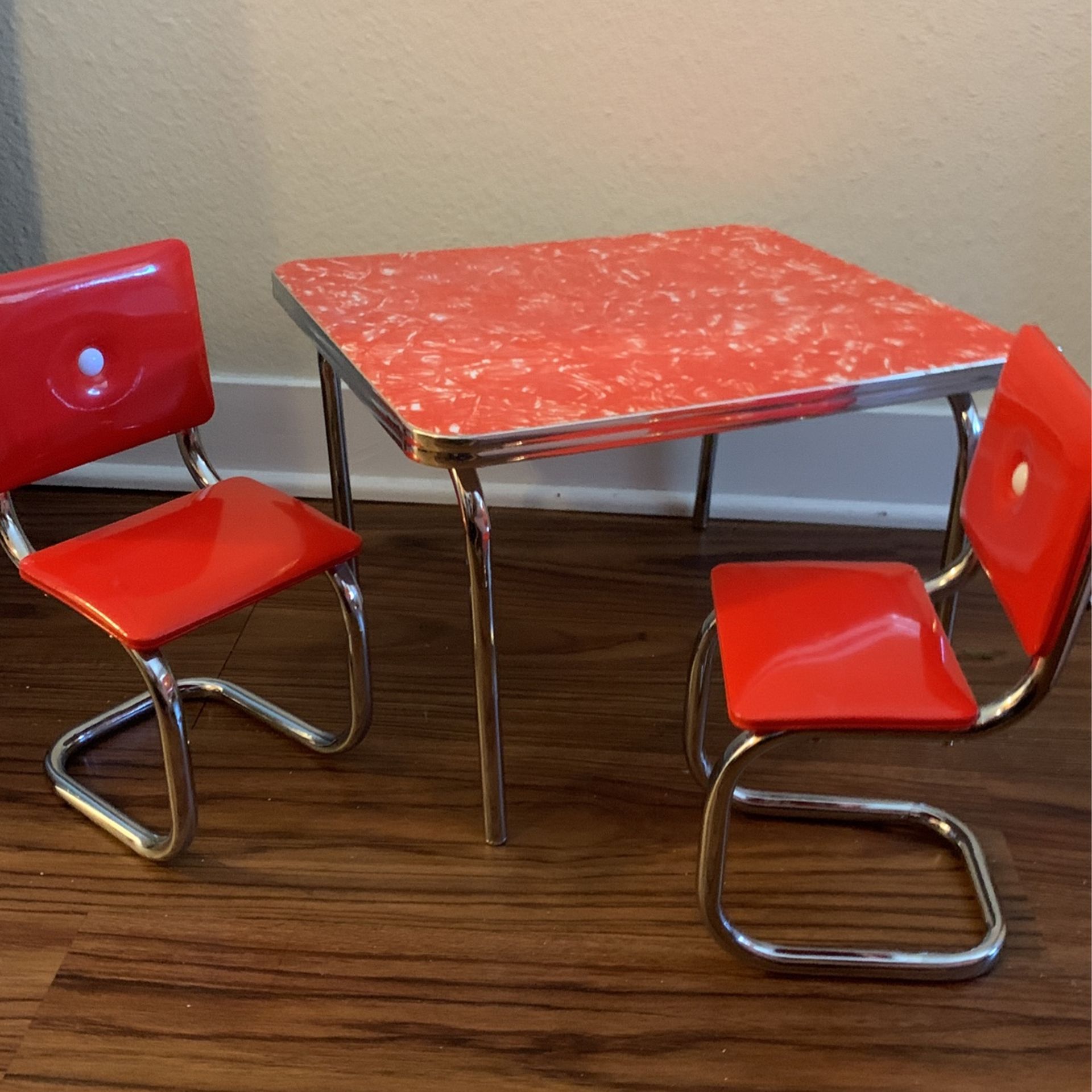 Authentic American Girl Doll Molly Table And Chairs