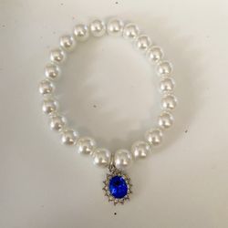 Elegant Pearl Bracelet with Purple Charm