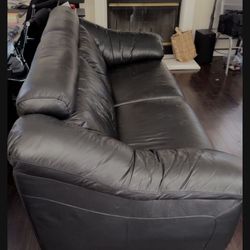 2-Seater Leather Couch - Excellent Condition!