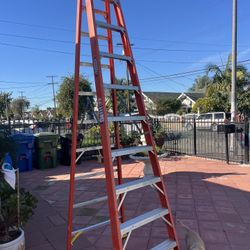 Escalera de 14 pies de fibra de vidrio, casi nuevas