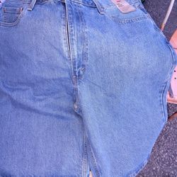 SHORT JEANS LEVI'S 40 SEIZE NEW 15$