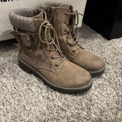 Super Cute Ladies Size 7- Cliffs by White Mountain Boots