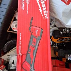 M18 Milwaukee Or M12 Milwaukee 
