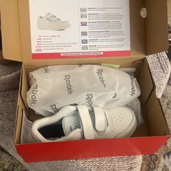 New Reebok Sneakers  Women’s 8 Mens 6 