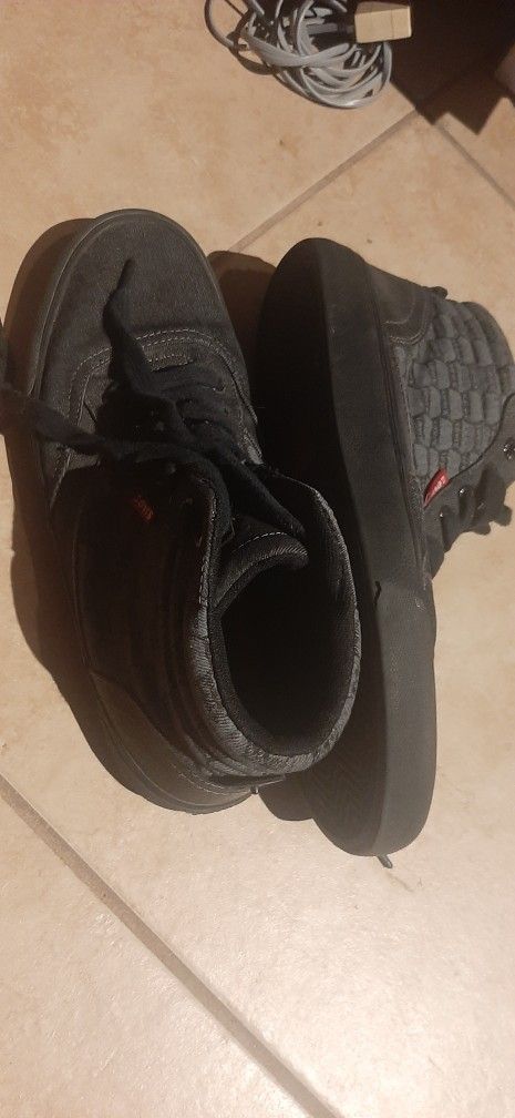 Mens Levi Shoes Size 9