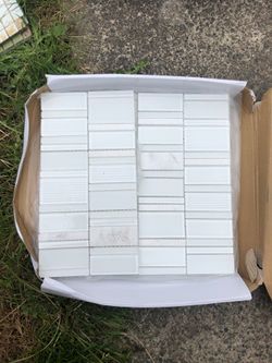 Beautiful glass stone mosaic tile white with light grey 6sqf will look beautiful for accent shower or backsplash!