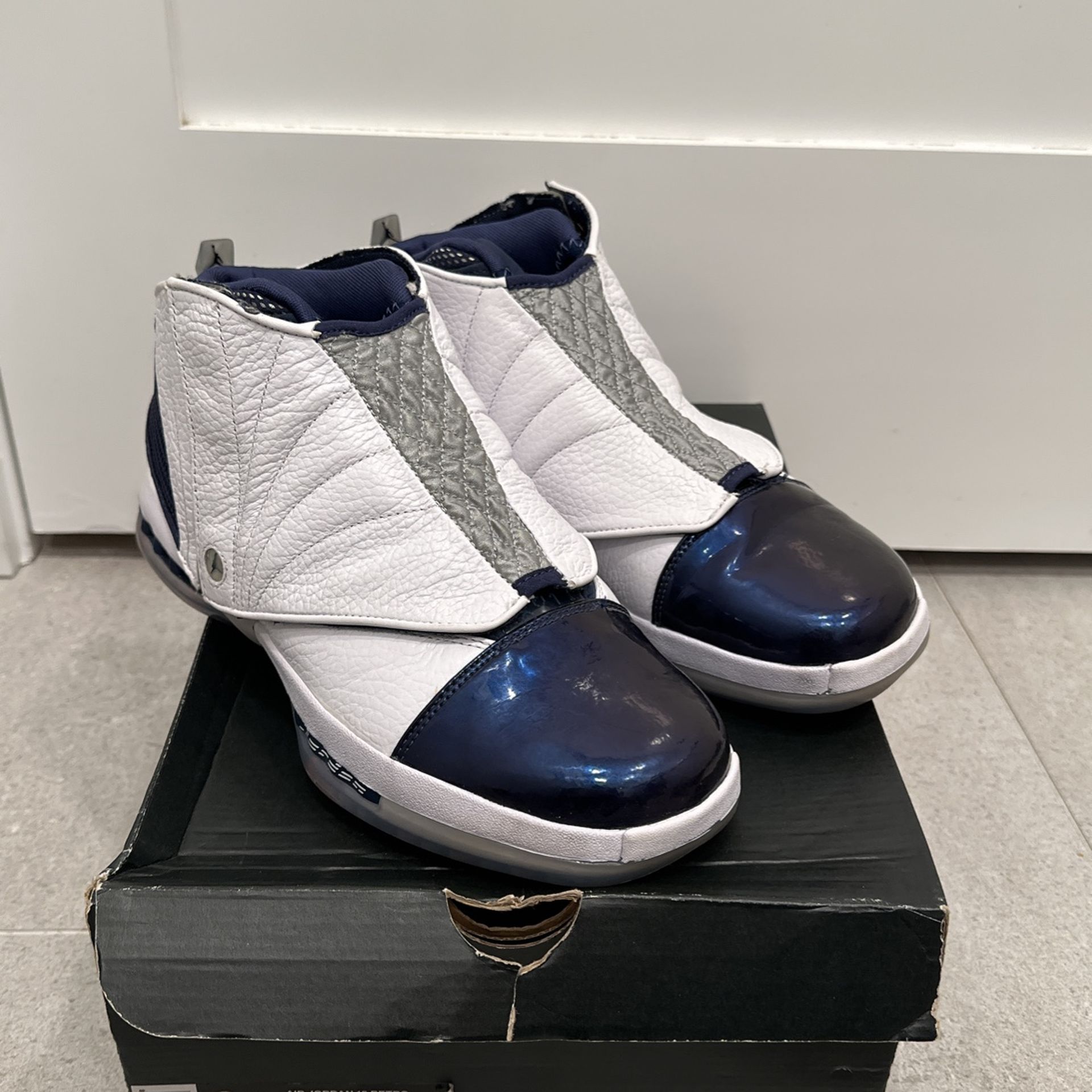Jordan 16 navy top
