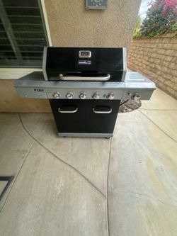 Gas grill with a burner and all the accessories