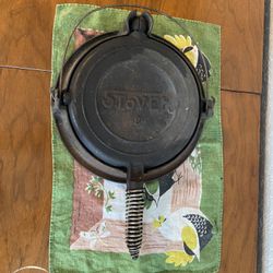 Vintage Stover Cast Iron Waffle Iron With Base
