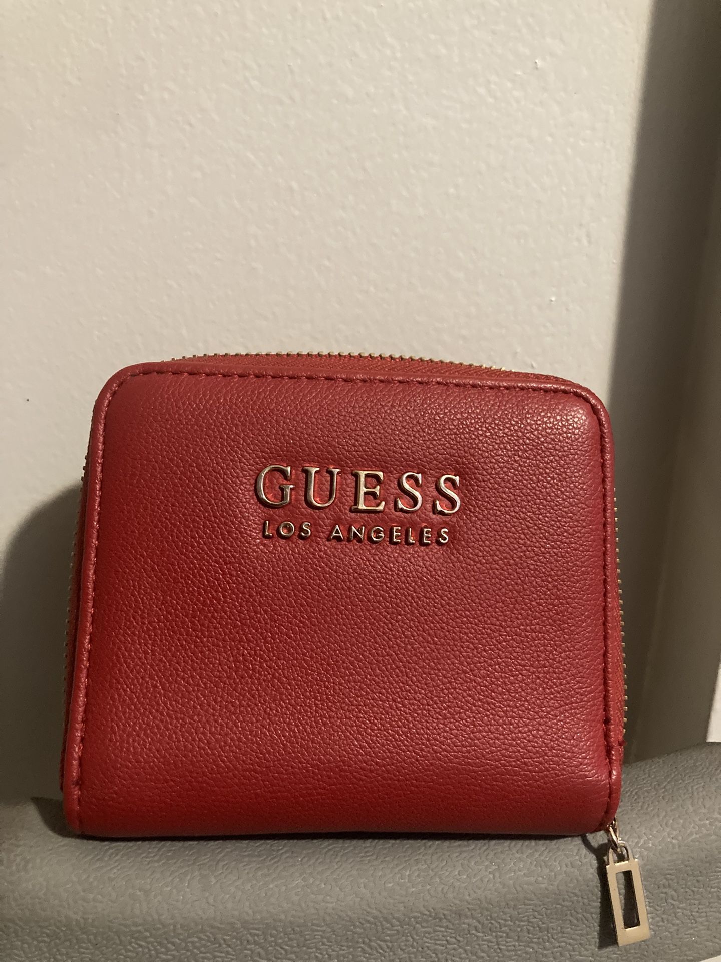 guess wallet