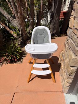 Baby High Chair with Tray and Wooden Legs