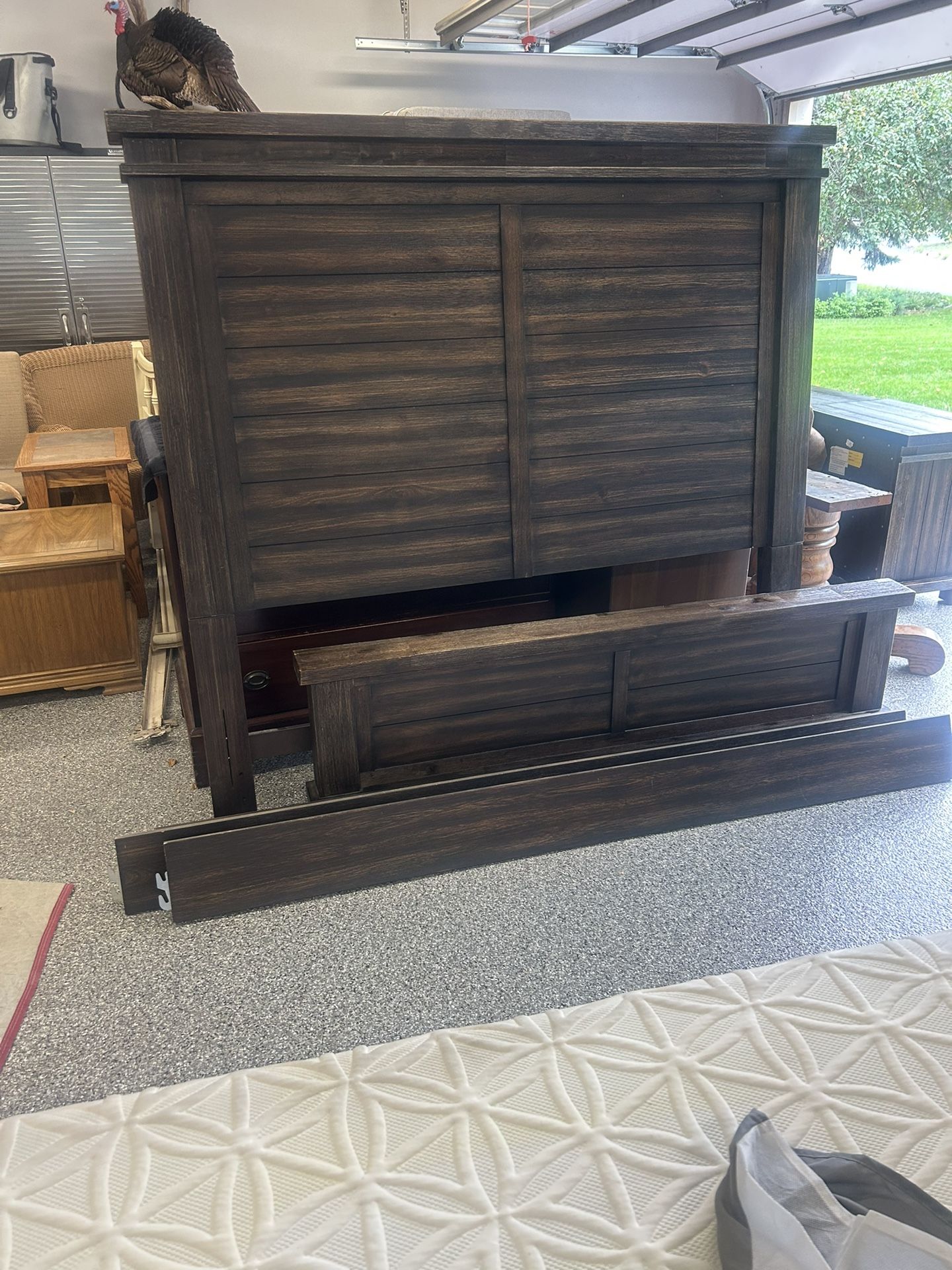 Farmhouse Queen Bed Frame 
