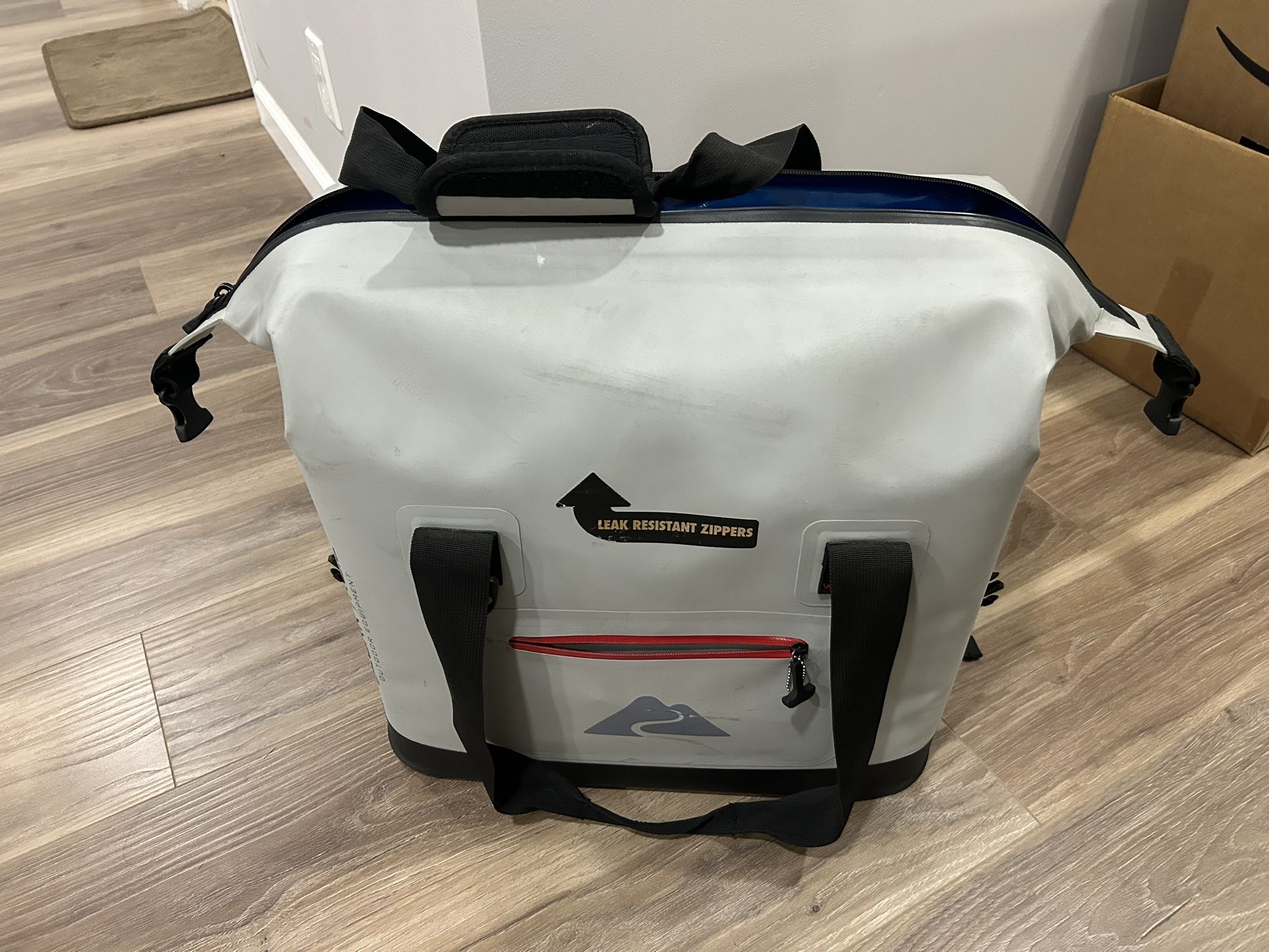 Ozark Trail Thermal Cooler Bag. 