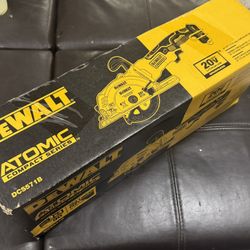 DEWALT ATOMIC 20V MAX Cordless Brushless 4-1/2 in. Circular Saw (Tool Only)