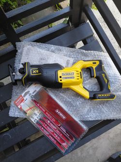 XR Sawzall Dewalt + Blades 20v