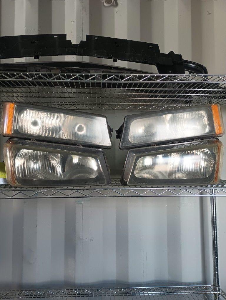 2005 Chevy Silverado 1500 Headlights