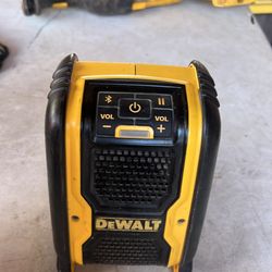 Dewalt speaker Bluetooth
