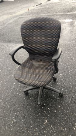 Beautiful desk chair very strong good condition