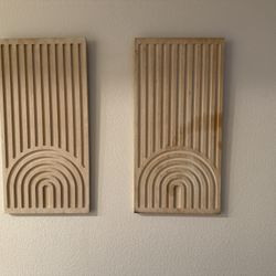 2 Matching Small Wall Decorations 