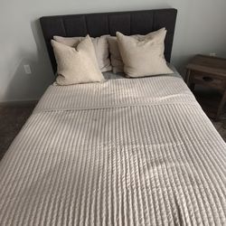 Zinus Full Size Upholstered Platform Bed (Mattress Not Included)