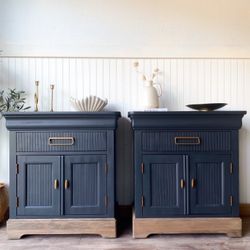 Gorgeous Two-Toned Charcoal Black Set of Fluted Nightstands/End Tables Bronze Hardware