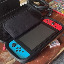Original Nintendo Switch (+ 3 Games & 3 Controllers)