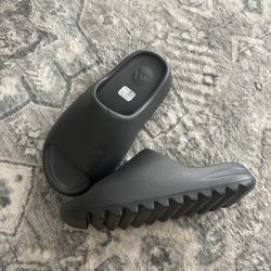 Black/Onyx Yeezy slides