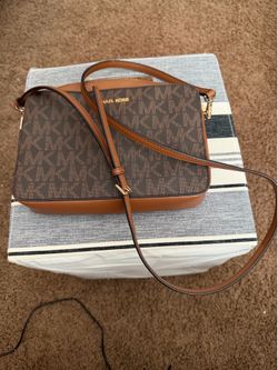 MK cross body