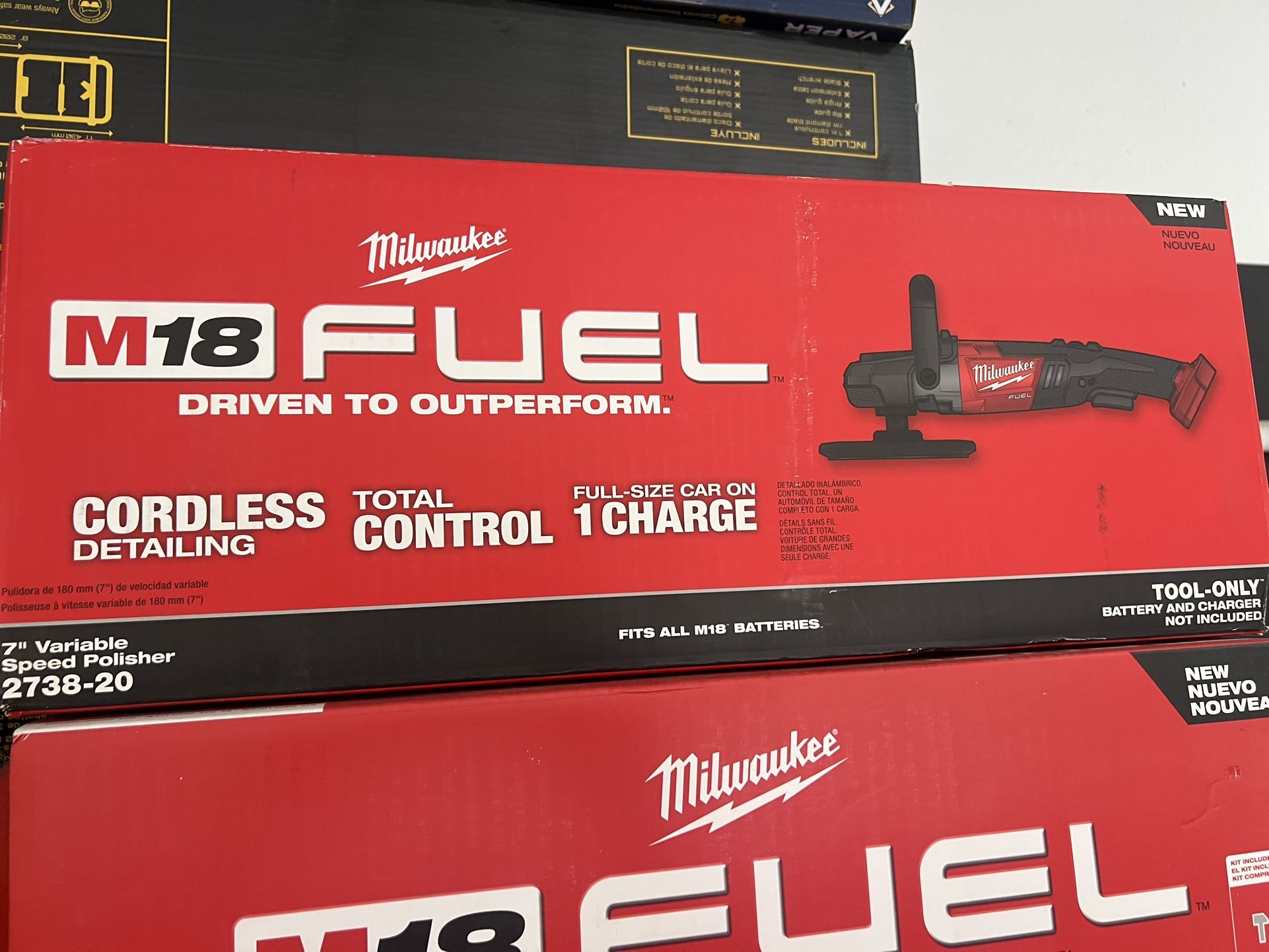 Milwaukee M18 Fuel Rotary Polisher 7”