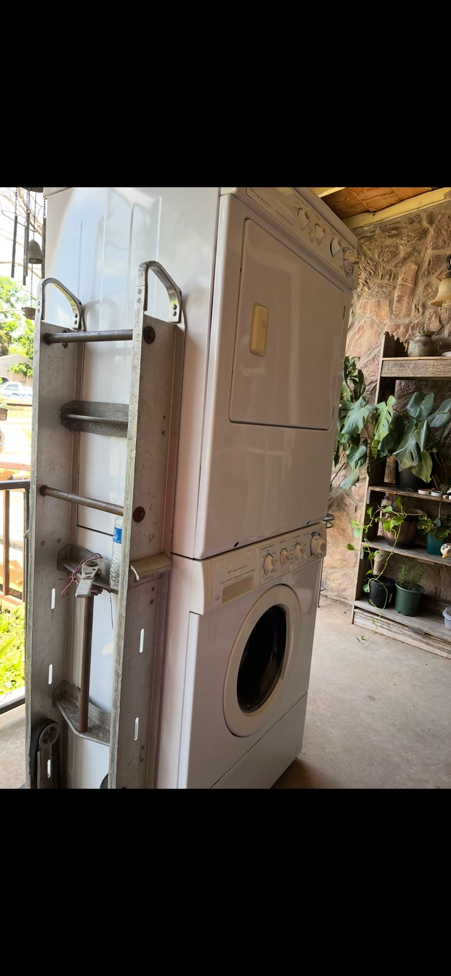 Frigidaire Washer And Dryer (white)