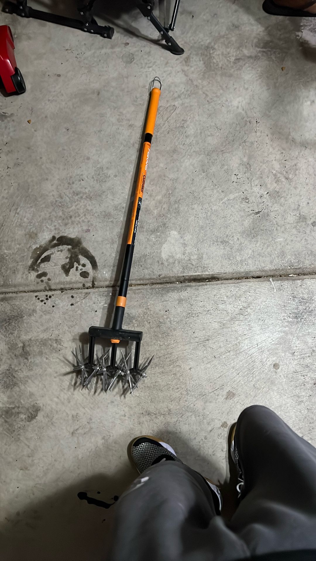 Fiskars Extendable Cultivator for Garden and Lawn, 40"- 60"