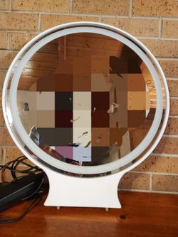 Cosmetic mirror with light