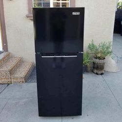 Magic Chef Refrigerator 10cu Ft 24x26x60