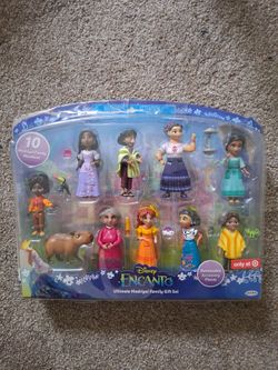 Disney Encanto Ultimate Madrigal Family Gift Set Action Figures (new open box)