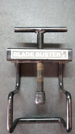 Lawn mover blade removal tool