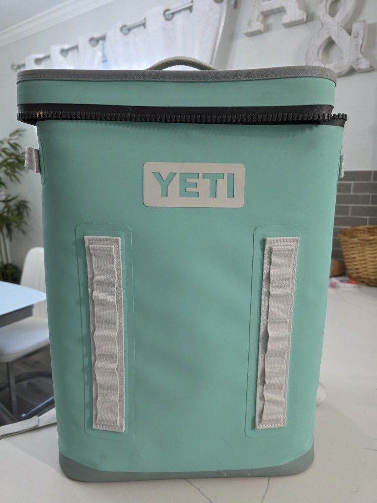 YETI Hopper BackFlip 24 Aquifer Blue