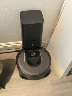 iRobot Roomba i7 Robot Vacuum with Clean Base Self-Emptying Dock