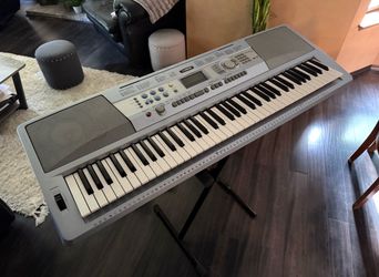Yamaha Portable DGX-202 Electronic Keyboard