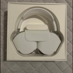 AirPod maxes silver colorway just tried on 1 time that’s all