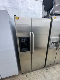Stainless steel side-by-side refrigerator in excellent condition ❄️✨