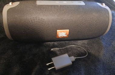 JbL  bluetooth speaker