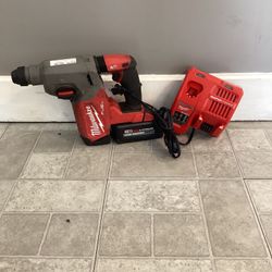 Milwaukee (2912-20) Rotary Hammer With Battery And Charger 