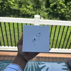Apple AirPods Pro 2nd Generation with MagSafe Wireless Charging Case (USB‑C)