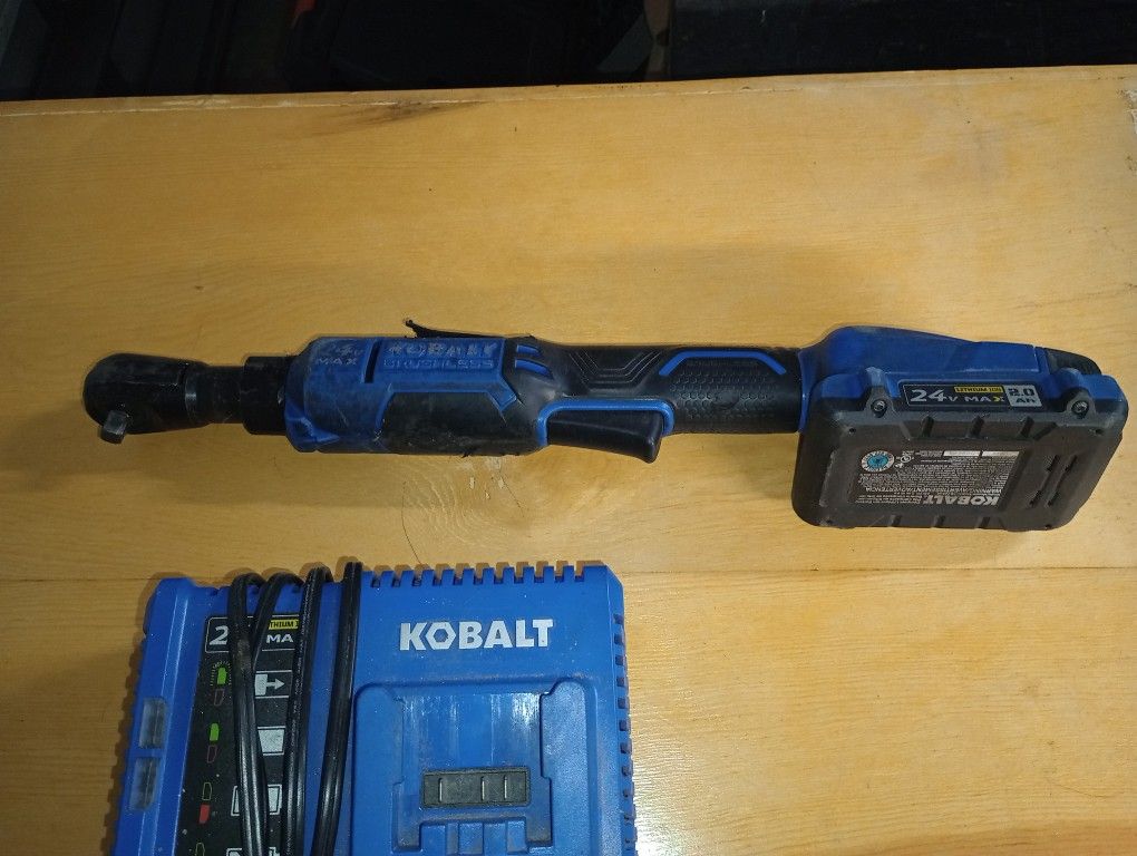 Kobalt 24V 3/8" Cordless Ratchet Wrench Kit brushless battery and charger