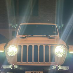 Free… Rubicon Mopar fender flare set with AAL LED lights. 