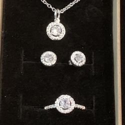 Very Pretty 925 Stamped Jewelry Set - Silver W/ Clear Stones