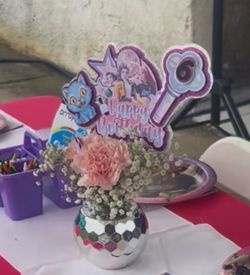 K-pop center pieces